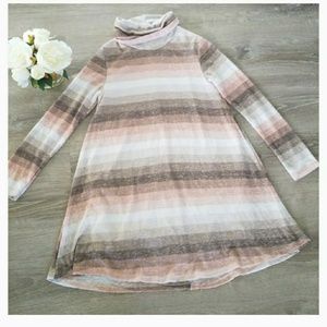 FILLY FEAR TURTLENECK DRESS SIZE S